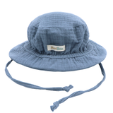 "Soft Breeze" hat made of 100% organic muslin with an extended back to protect the neck