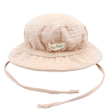 "Soft Breeze" hat made of 100% organic muslin with an extended back to protect the neck