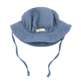 "Soft Breeze" hat made of 100% organic muslin with an extended back to protect the neck