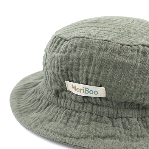 "Soft Breeze" hat made of 100% organic muslin with an extended back to protect the neck