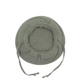 "Soft Breeze" hat made of 100% organic muslin with an extended back to protect the neck