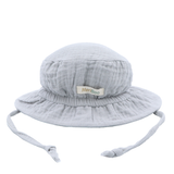 "Soft Breeze" hat made of 100% organic muslin with an extended back to protect the neck