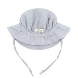 "Soft Breeze" hat made of 100% organic muslin with an extended back to protect the neck