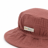 "Soft Breeze" hat made of 100% organic muslin with an extended back to protect the neck