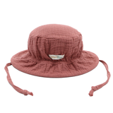 "Soft Breeze" hat made of 100% organic muslin with an extended back to protect the neck